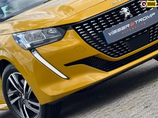 Hoofdafbeelding Peugeot 208 Peugeot 208 1.2 PureTech Allure - Jaune Faro - Carplay - Digi Dash