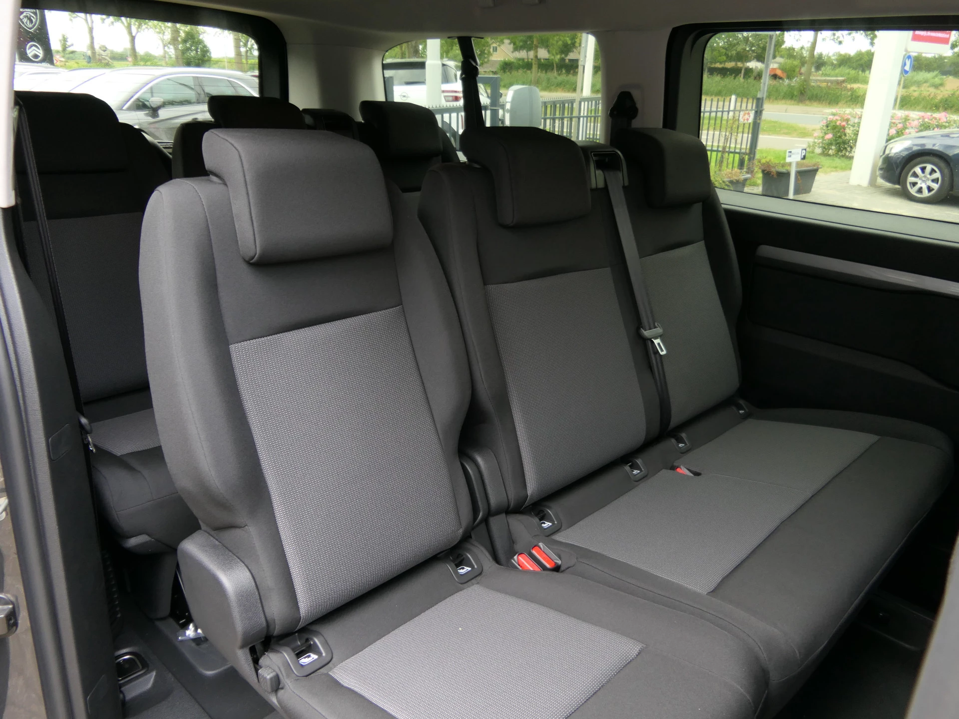 Hoofdafbeelding Peugeot e-Traveller