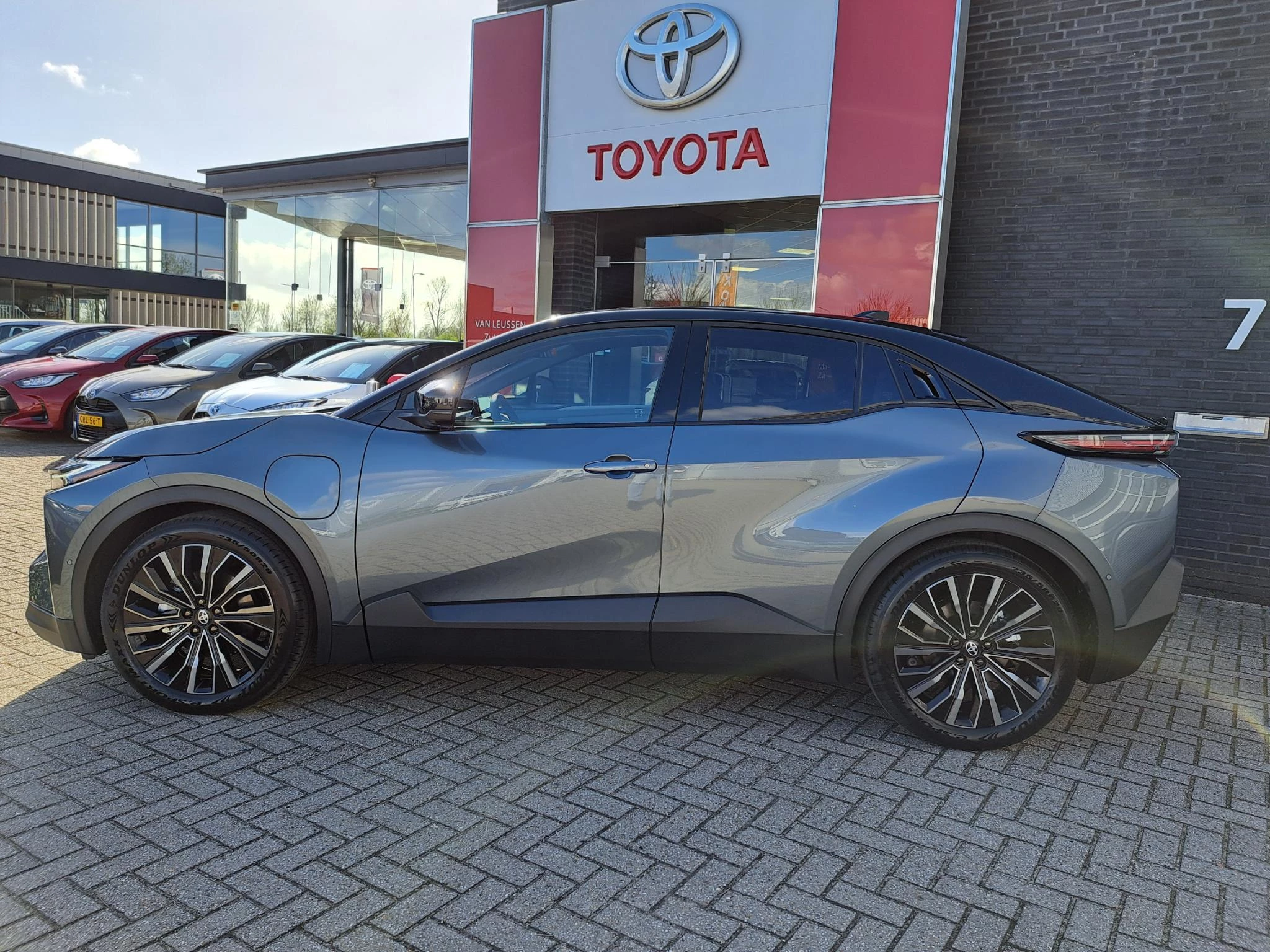 Hoofdafbeelding Toyota C-HR+