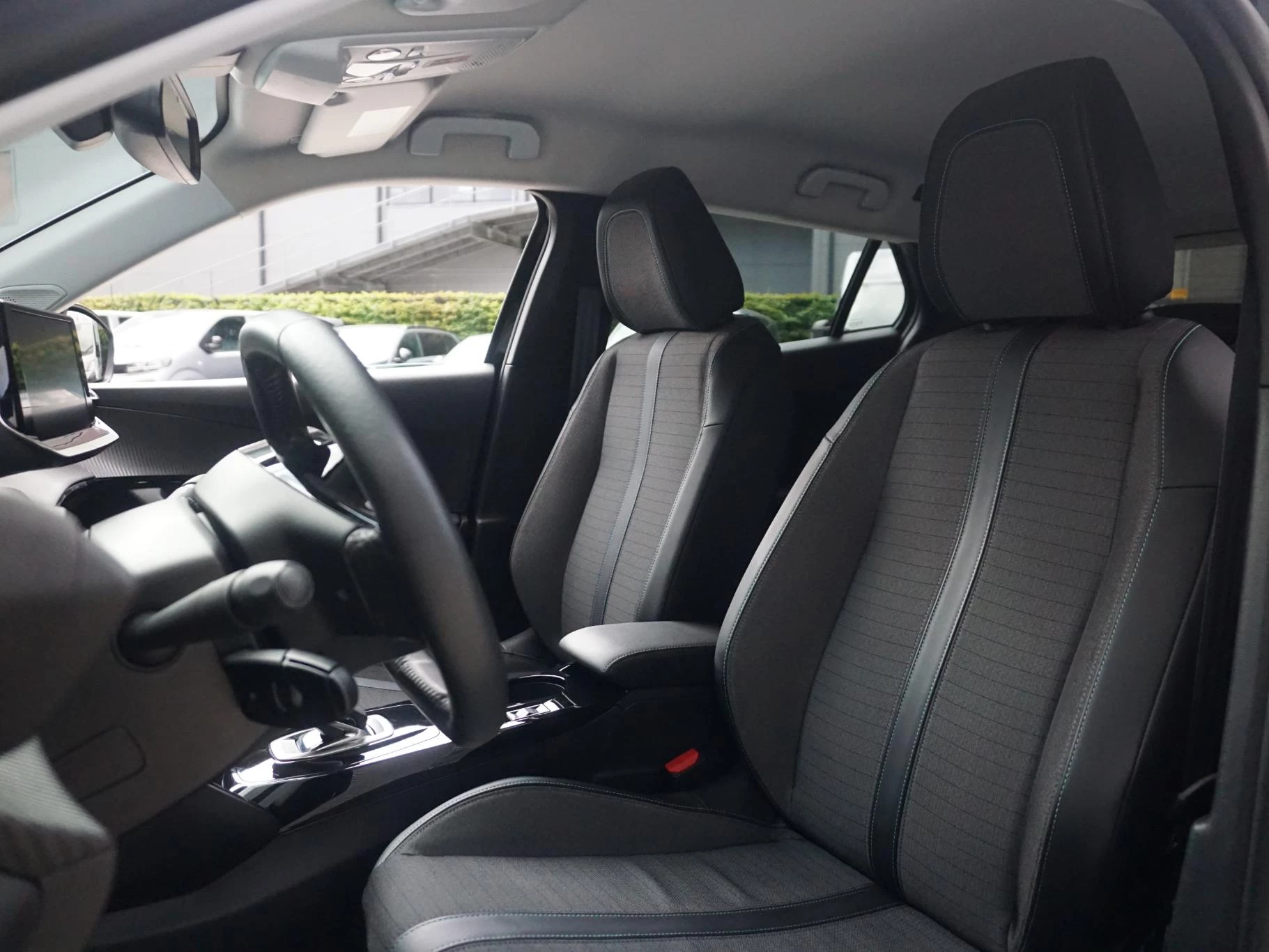 Hoofdafbeelding Peugeot e-2008