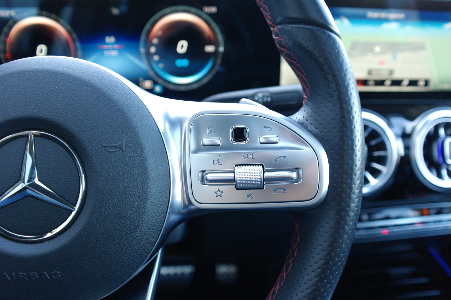 Hoofdafbeelding Mercedes-Benz EQA