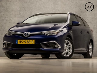 Toyota Auris Touring Sports 1.8 Hybrid Sport Automaat (PANORAMADAK, GROOT NAVI, LEDER, CAMERA, KEYLESS, SPORTSTOELEN, STOELVERWARMING, XENON, GETINT GLAS, TREKHAAK, NIEUWE APK, NIEUWSTAAT)