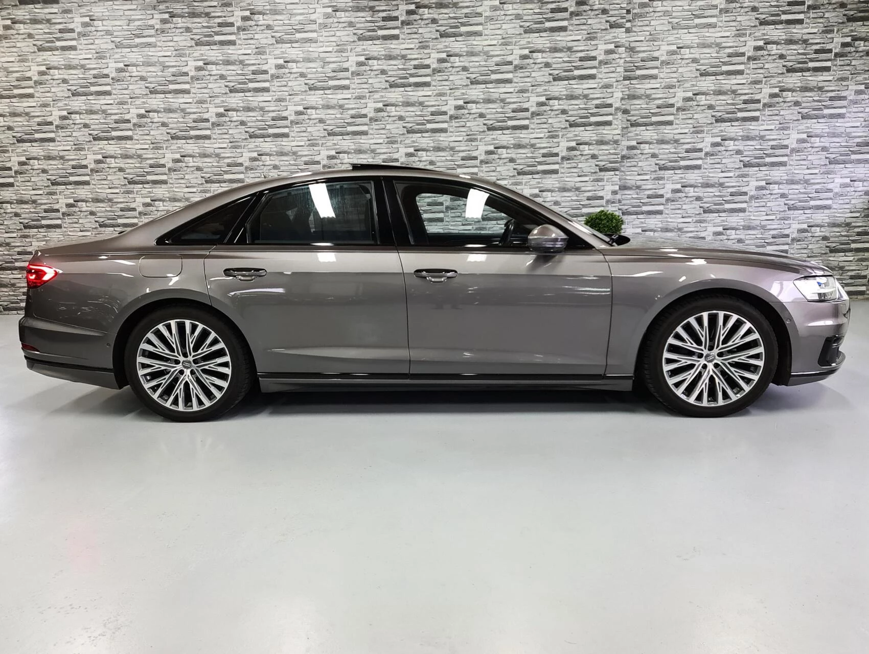 Hoofdafbeelding Audi A8