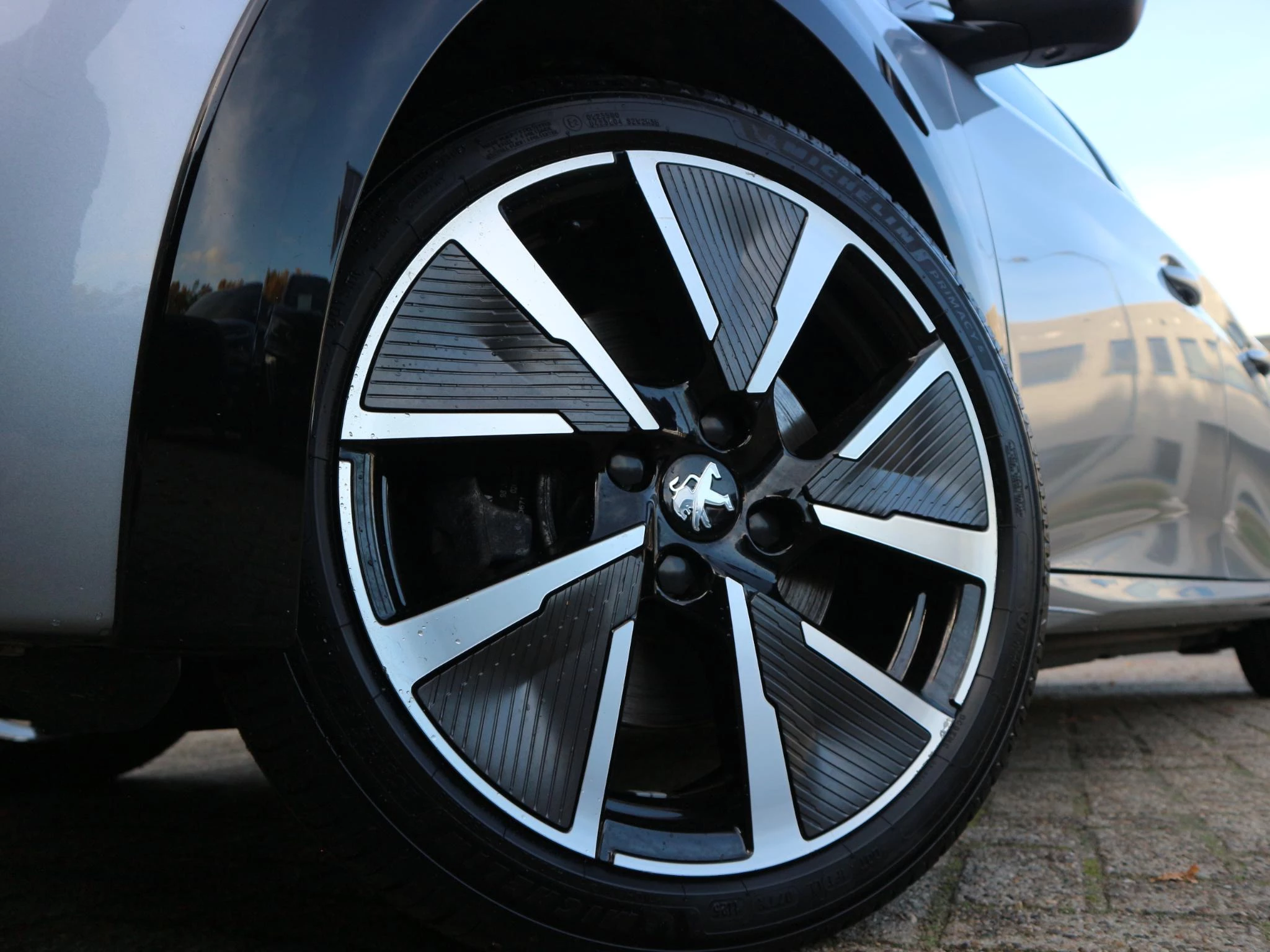 Hoofdafbeelding Peugeot e-208