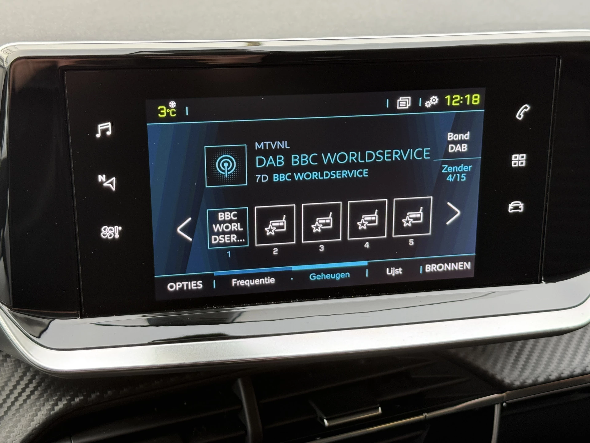 Hoofdafbeelding Peugeot e-2008