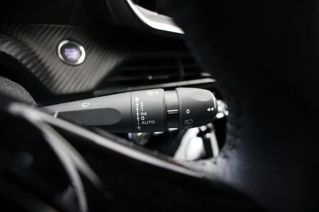 Hoofdafbeelding Peugeot e-208