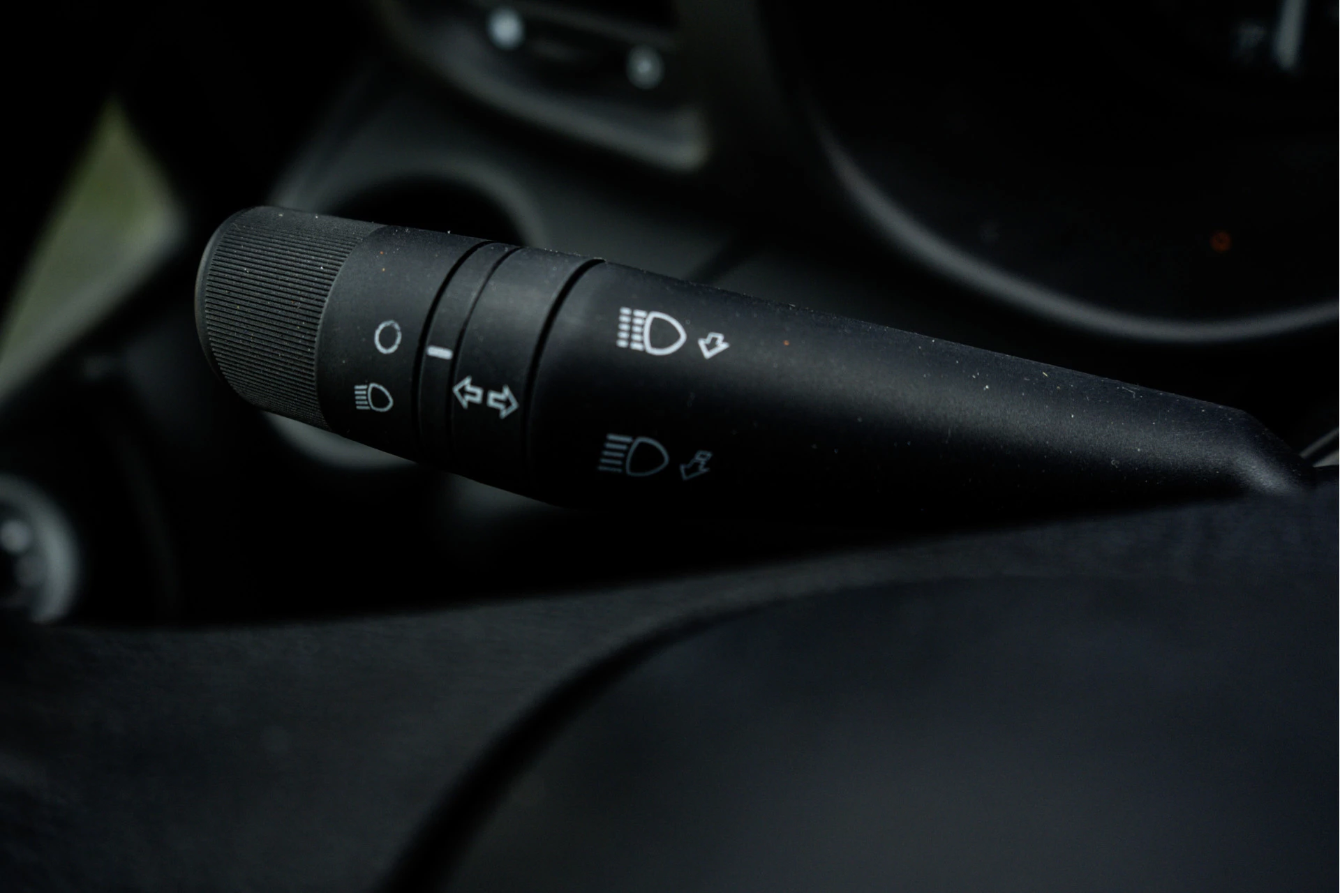 Hoofdafbeelding Iveco 50C18 3.0L | Bakwagen met laadklep | Climatic | Cruise | 180PK | 3.5T Trekgewicht | 2520KG Laadvermogen