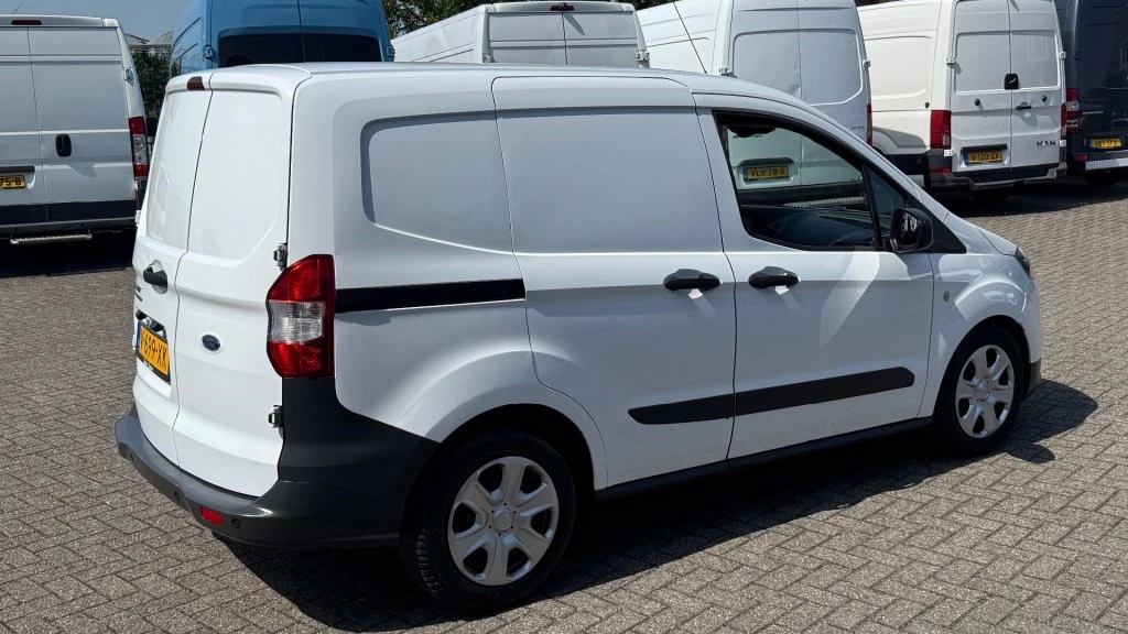 Hoofdafbeelding Ford Transit Courier