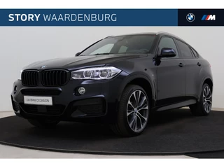 BMW X6 xDrive40d High Executive M Sport Automaat / Schuif-Kanteldak / Trekhaak / Sportstoelen / Adaptief M onderstel / Soft Close / Adaptieve LED / Stoelverwarming / Head-Up / Harman Kardon