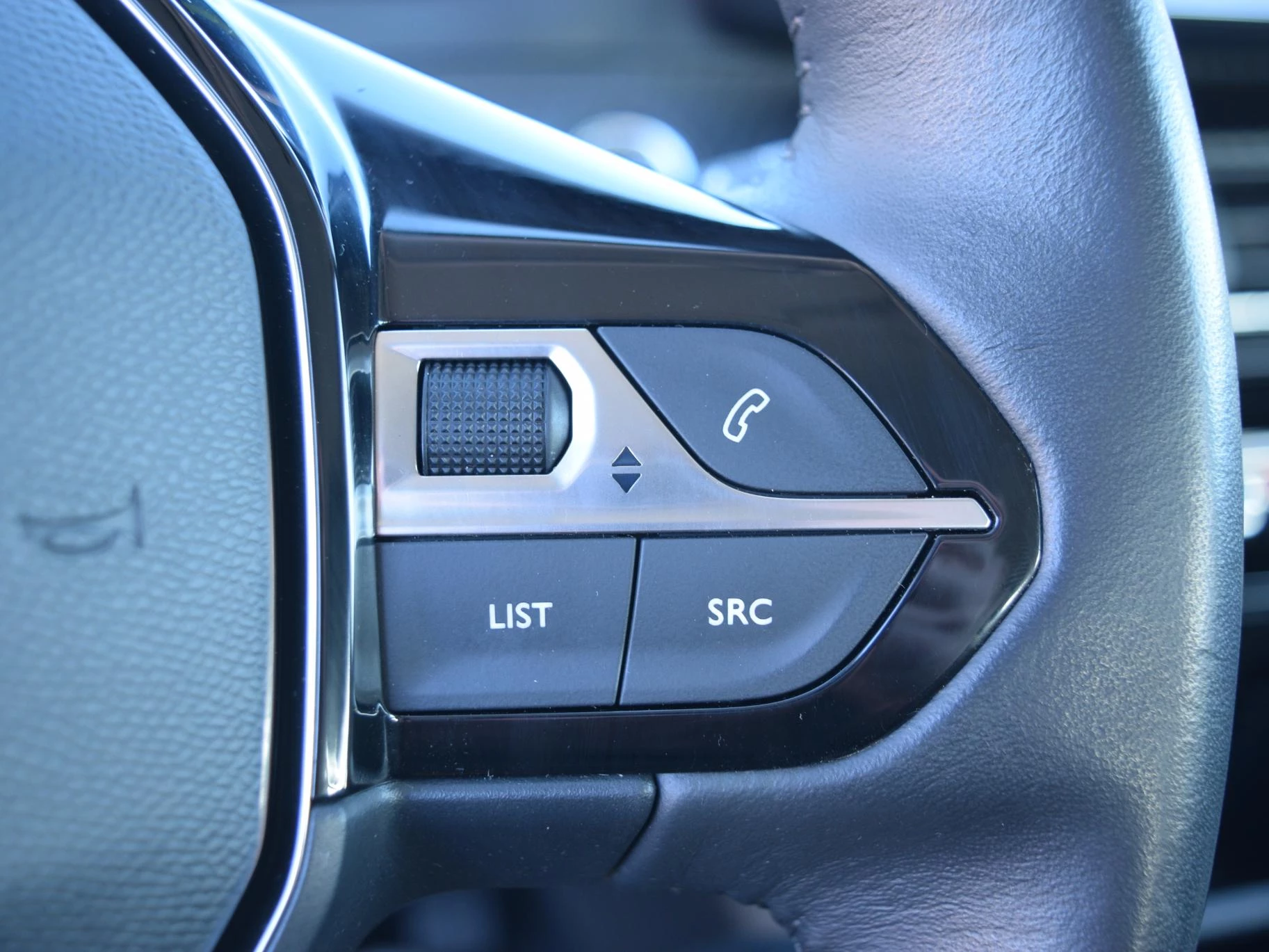 Hoofdafbeelding Peugeot e-2008