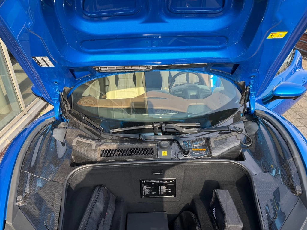 Hoofdafbeelding Ferrari 296