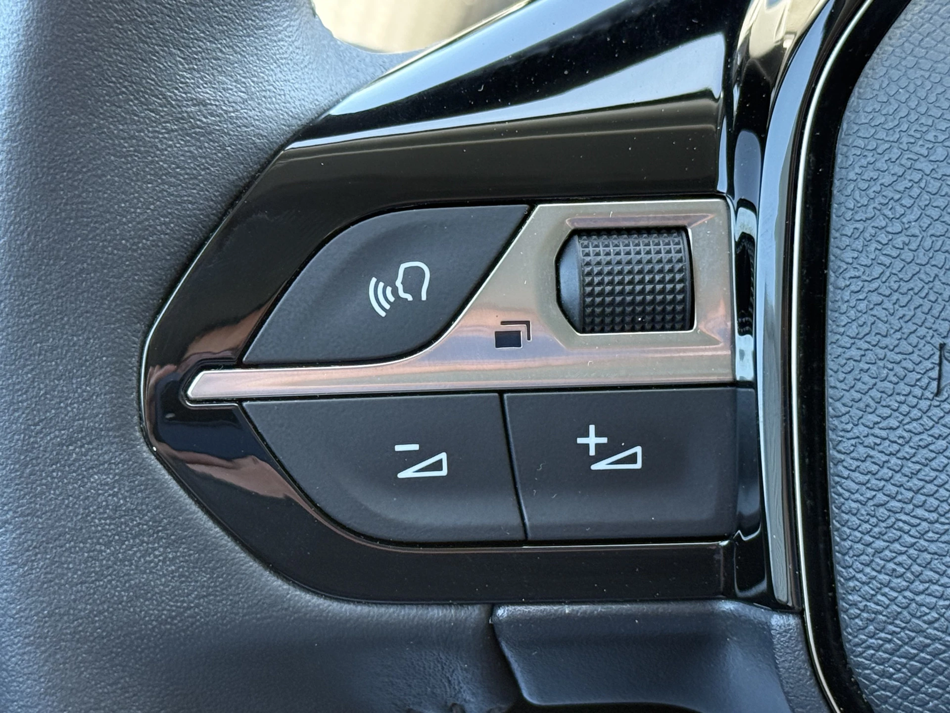 Hoofdafbeelding Peugeot e-2008