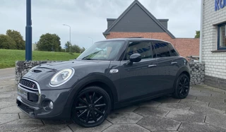 Mini Cooper S 2.0 Chili Serious Business JCW/ Pano/ Leer/ Sfeer/ H&K