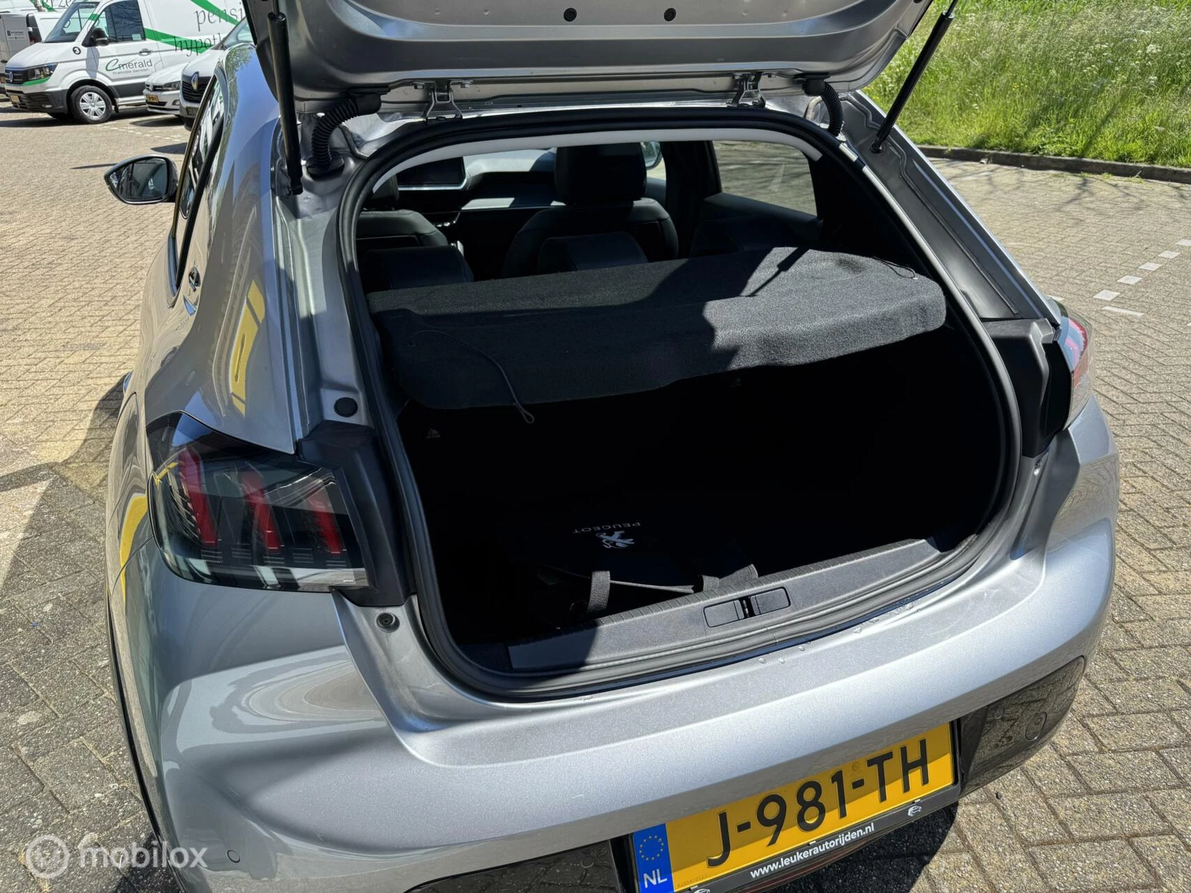 Hoofdafbeelding Peugeot e-208