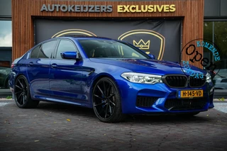 Hoofdafbeelding BMW M5 BMW 5-serie M5 F90 Schuifdak Marina Blue 22'' Vossen Downpipe
