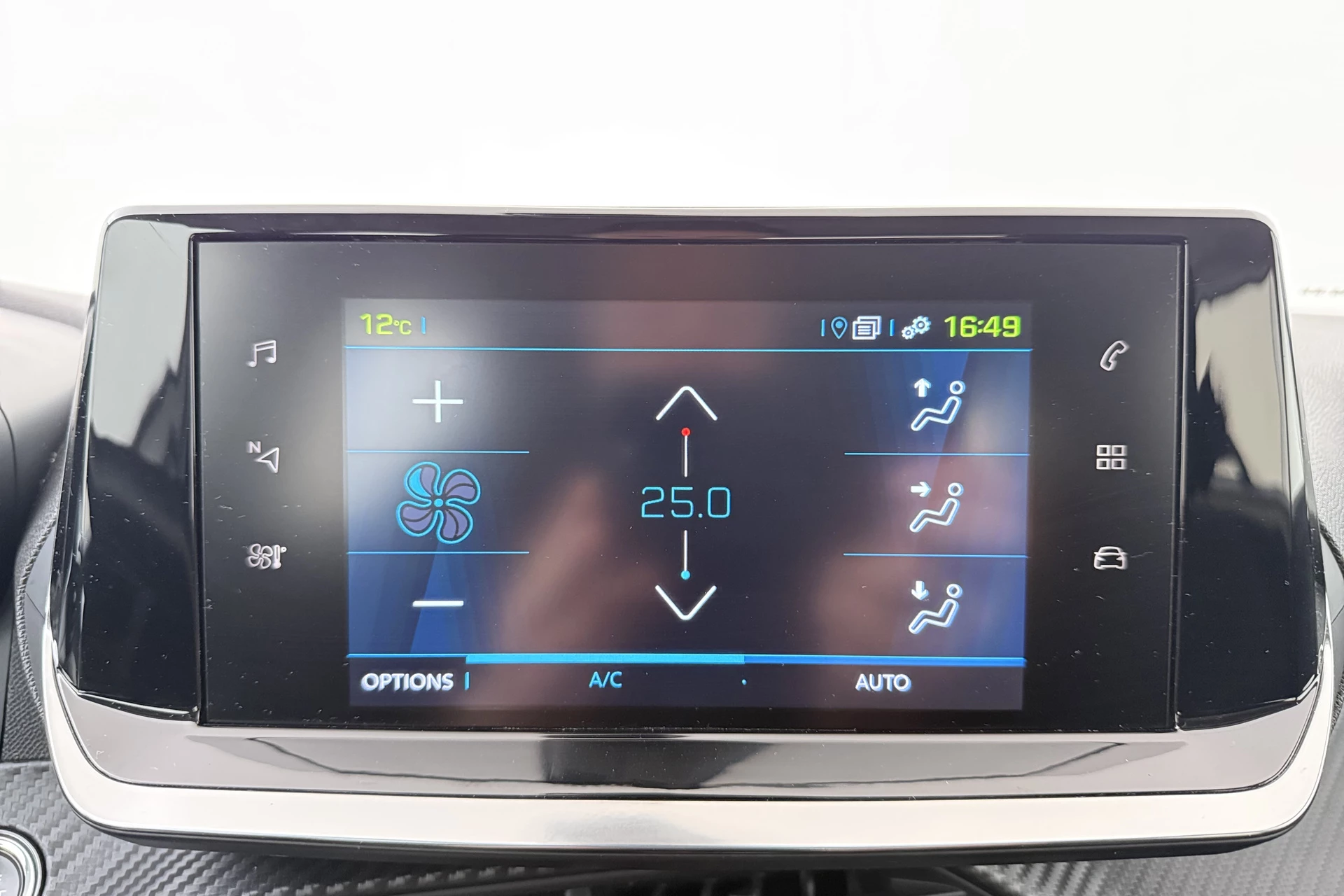 Hoofdafbeelding Peugeot e-2008