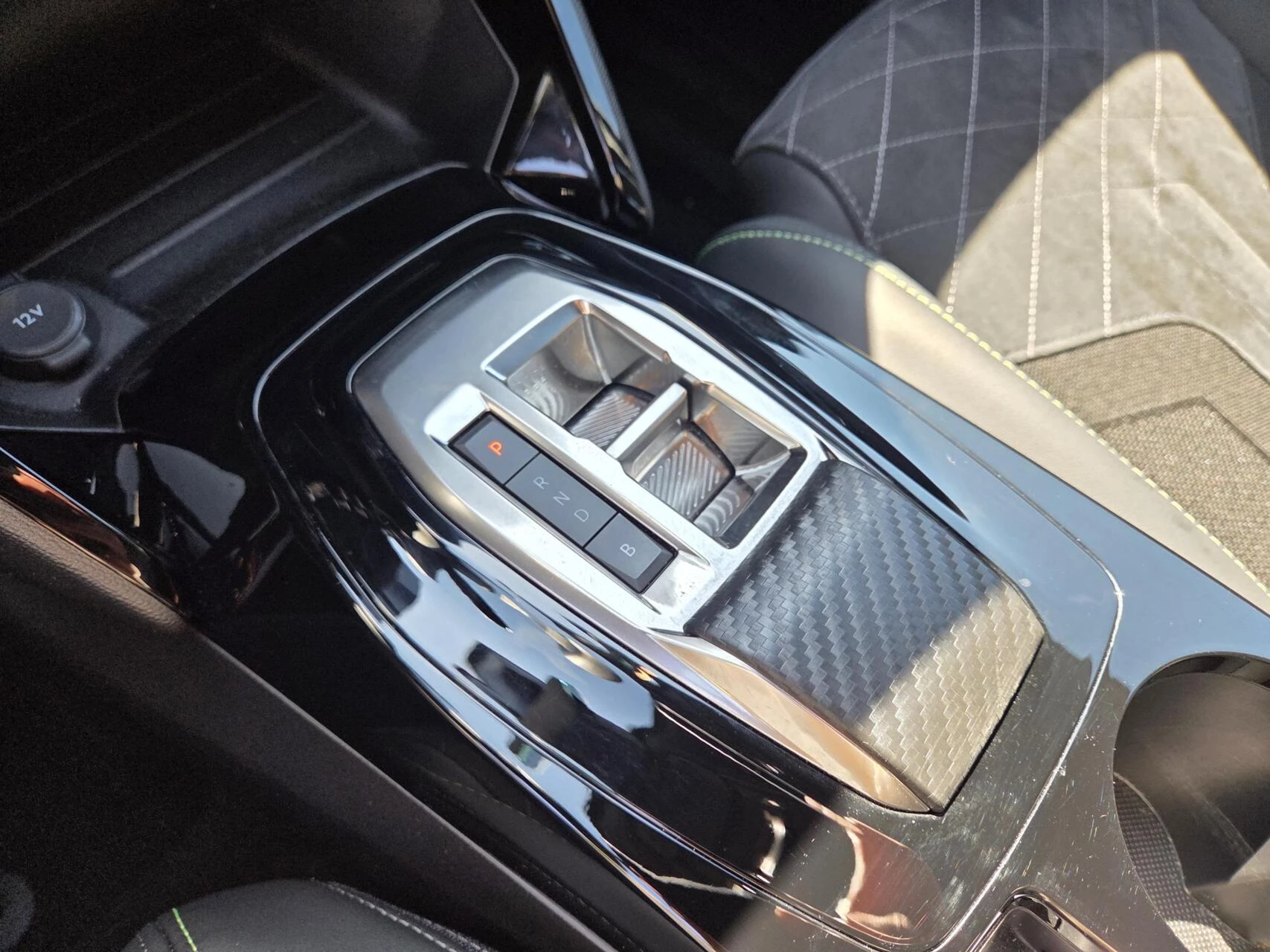 Hoofdafbeelding Peugeot e-2008