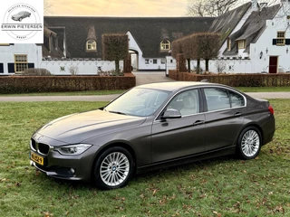 BMW 3-serie 320i /sport leder/head up/Xenon/groot navi/NAP