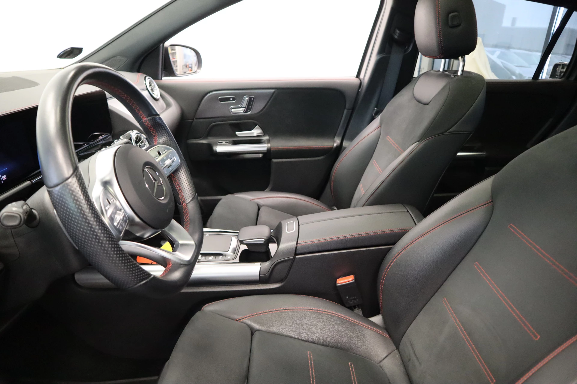 Hoofdafbeelding Mercedes-Benz EQA