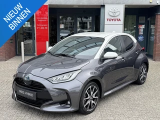 Hoofdafbeelding Toyota Yaris Toyota Yaris 1.5 Hybrid EXECUTIVE BI-TONE