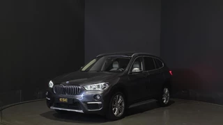 Hoofdafbeelding BMW X1 BMW X1 xDrive20i Executive | Panorama | Hud | Sfeer | Camera