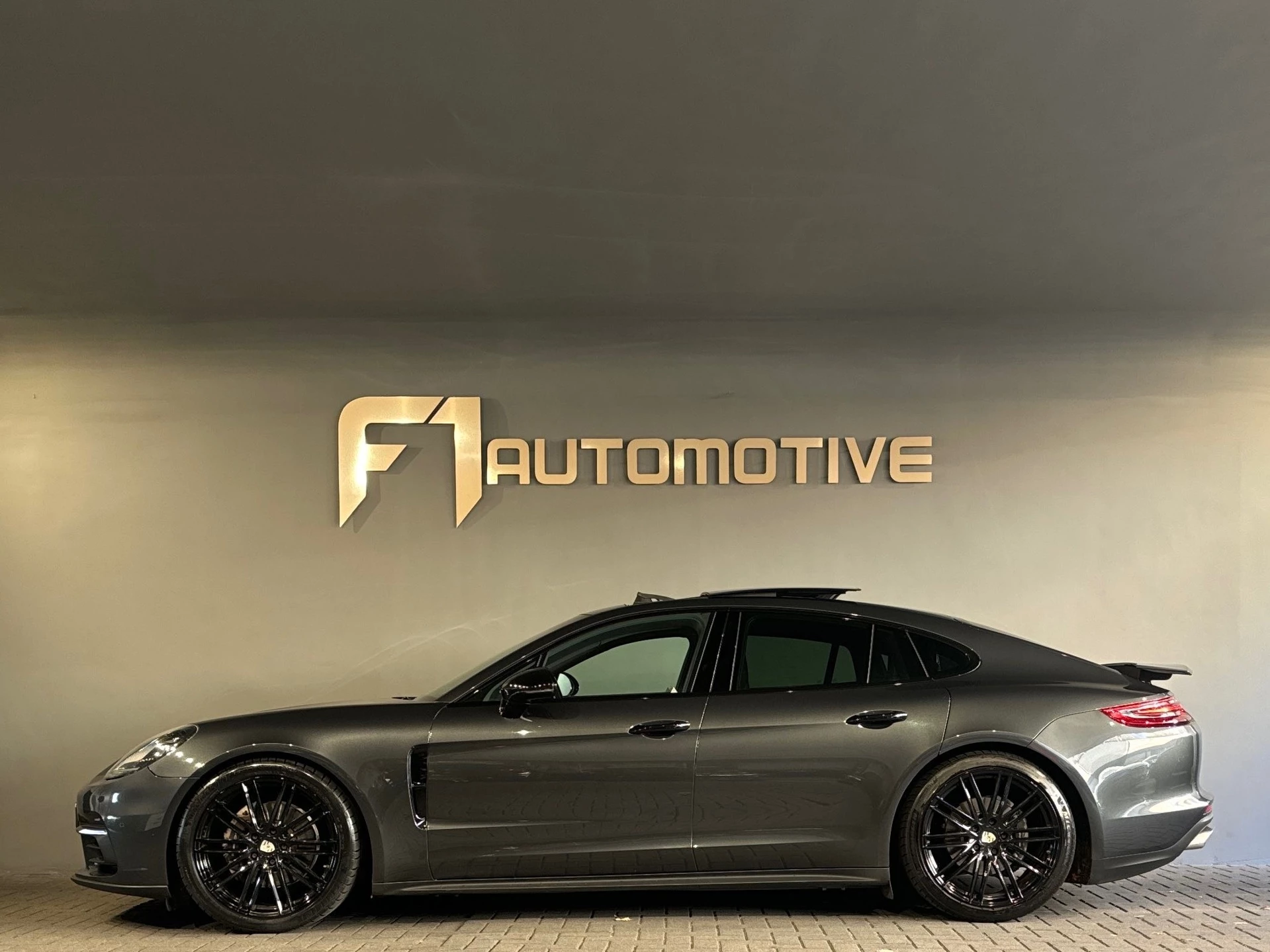 Hoofdafbeelding Porsche Panamera