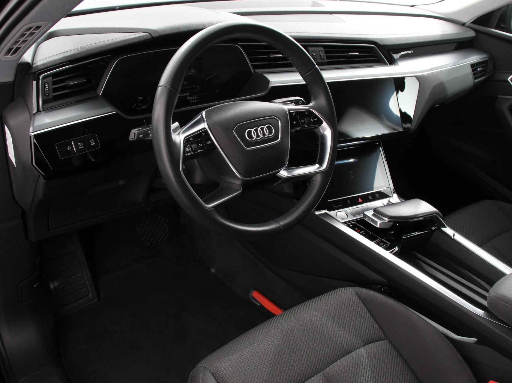 Hoofdafbeelding Audi e-tron