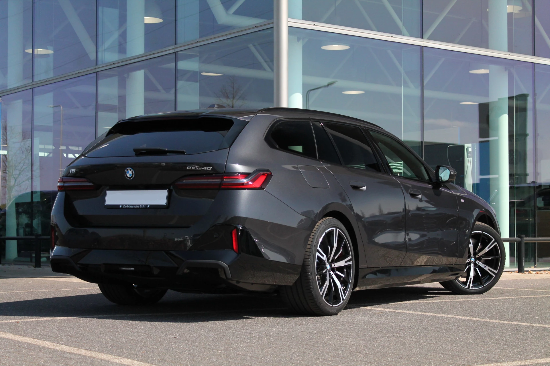 Hoofdafbeelding BMW i5