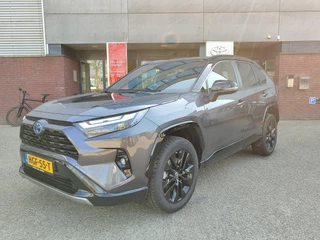 Toyota RAV4 2.5 Hybrid BI-TONE STOEL/STUURVERW 360°CAMERA JBL-AUDIO BLIND SPOT 19'' LM-VELGEN EL-ACHTERKLEP NAVI APPLE/ANDROID CLIMA