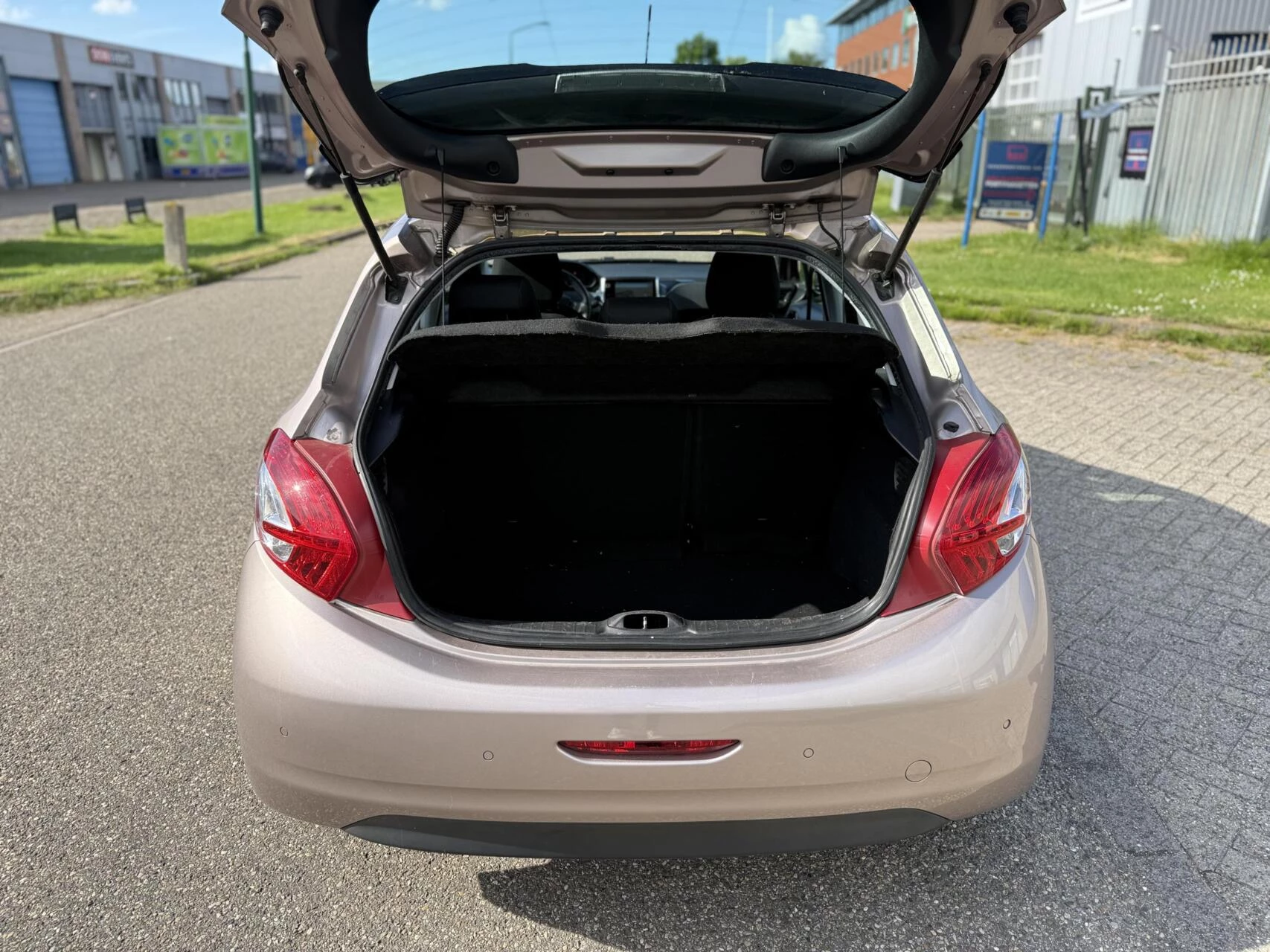 Hoofdafbeelding Peugeot 208