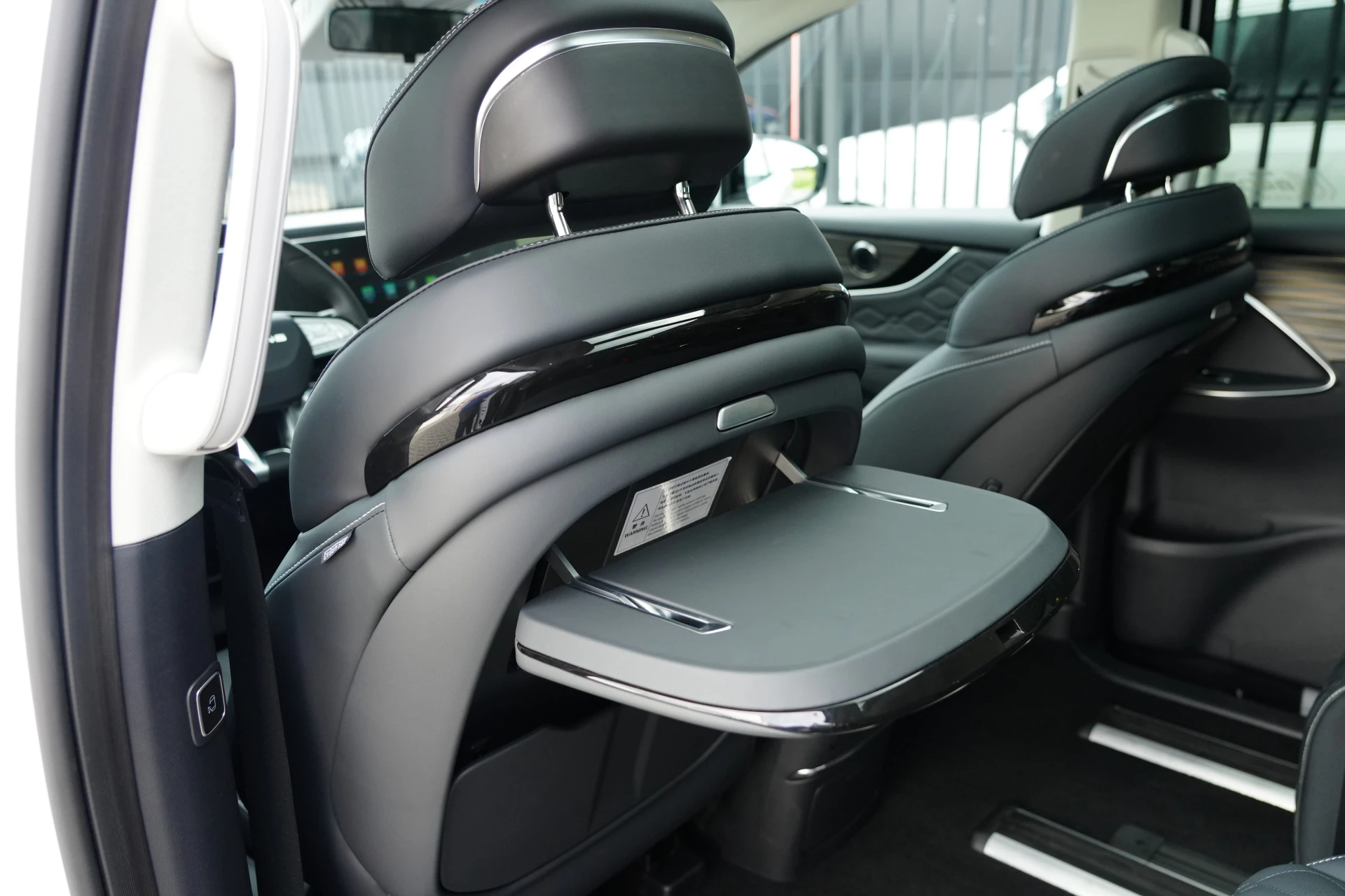 Hoofdafbeelding DFSK Forthing 9