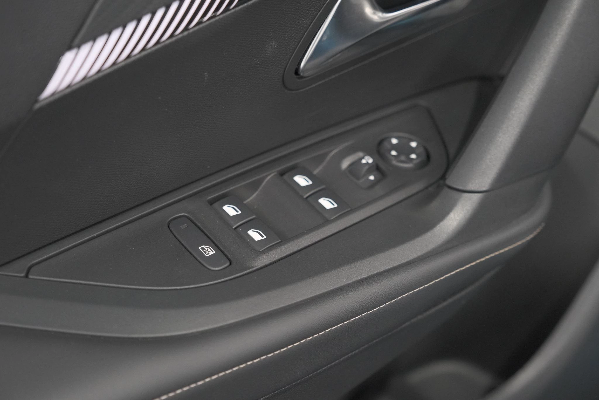 Hoofdafbeelding Peugeot e-2008