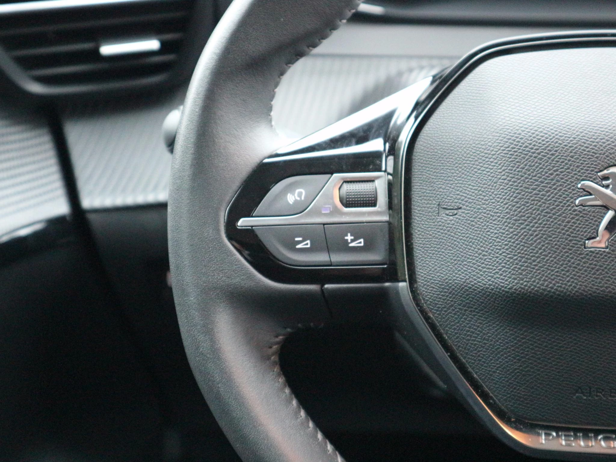 Hoofdafbeelding Peugeot e-208