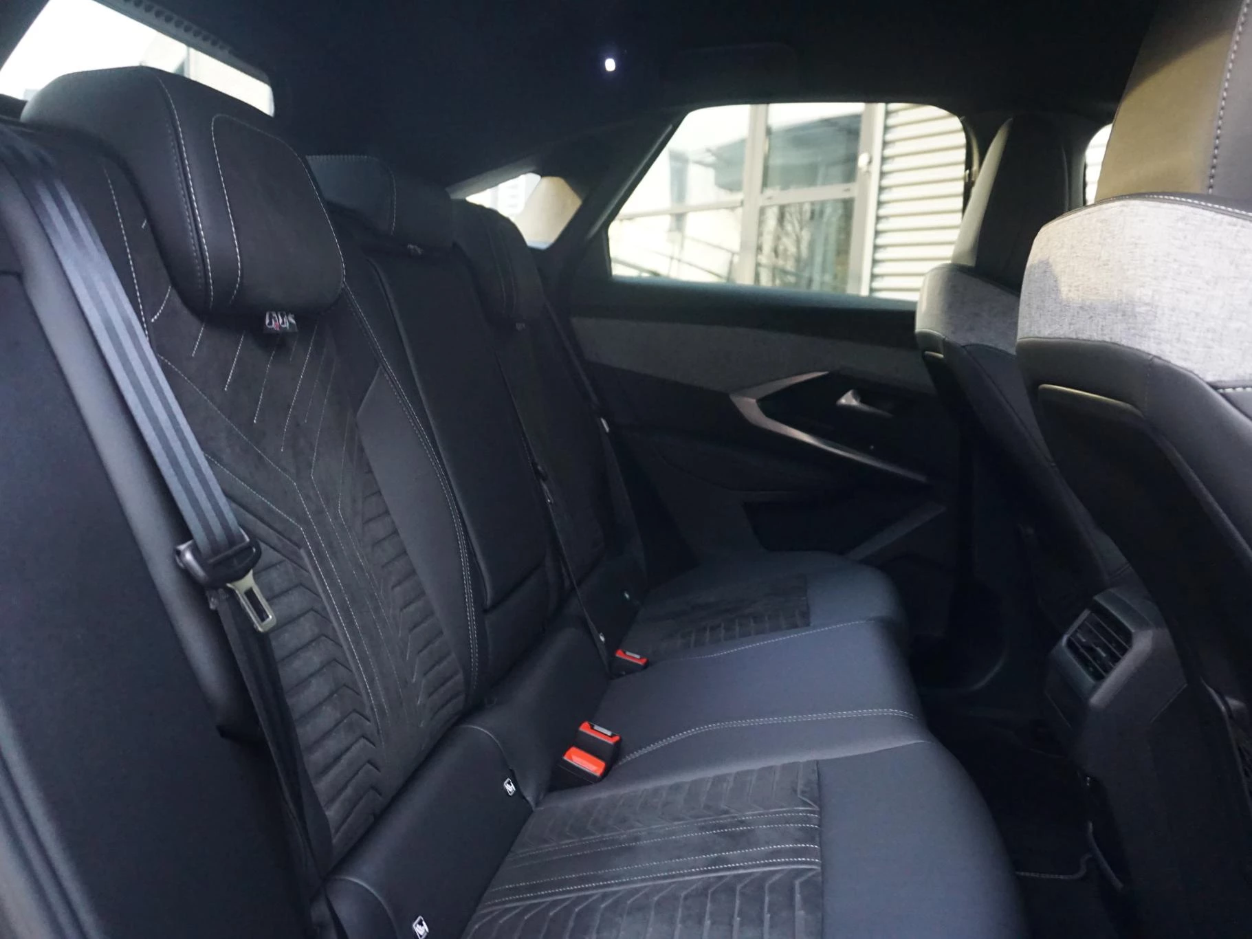 Hoofdafbeelding Peugeot e-3008