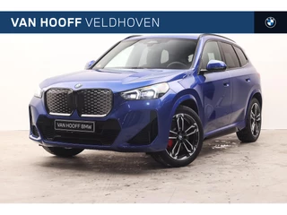 BMW iX1 eDrive20 M Sport / Sportstoelen  / Achteruitrijcamera / M Adaptief onderstel / Comfort Access / Adaptieve LED / Stuurverwarming