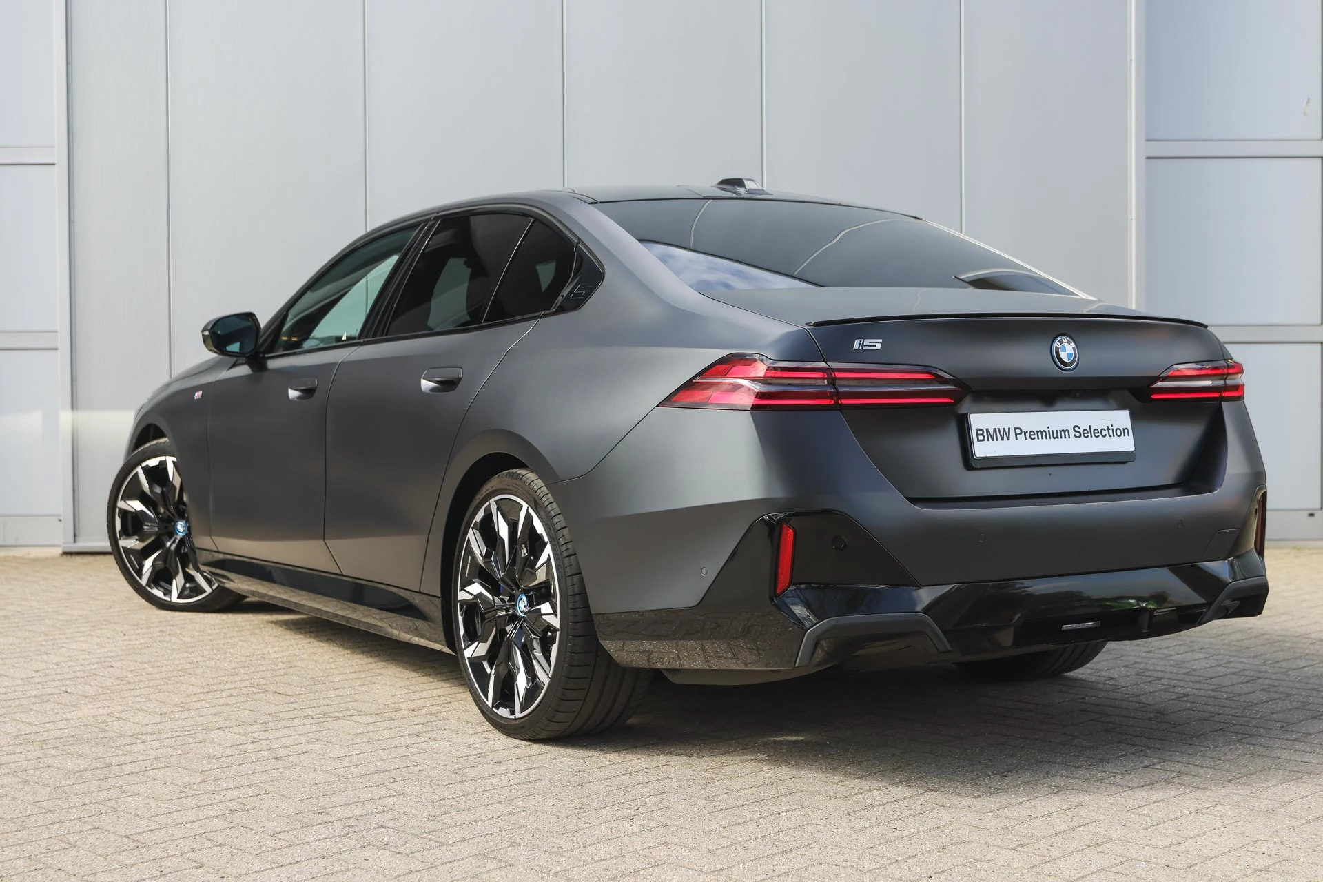 Hoofdafbeelding BMW i5