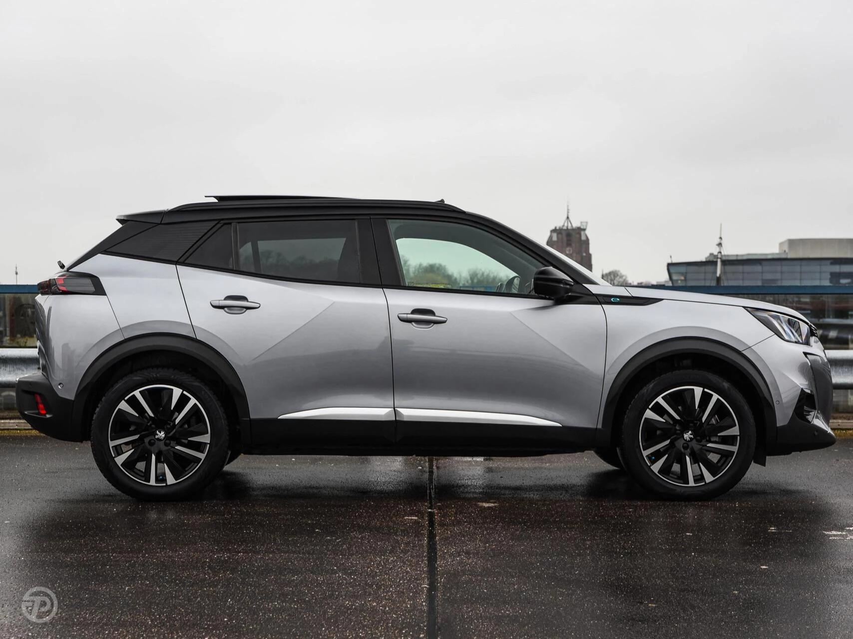 Hoofdafbeelding Peugeot e-2008