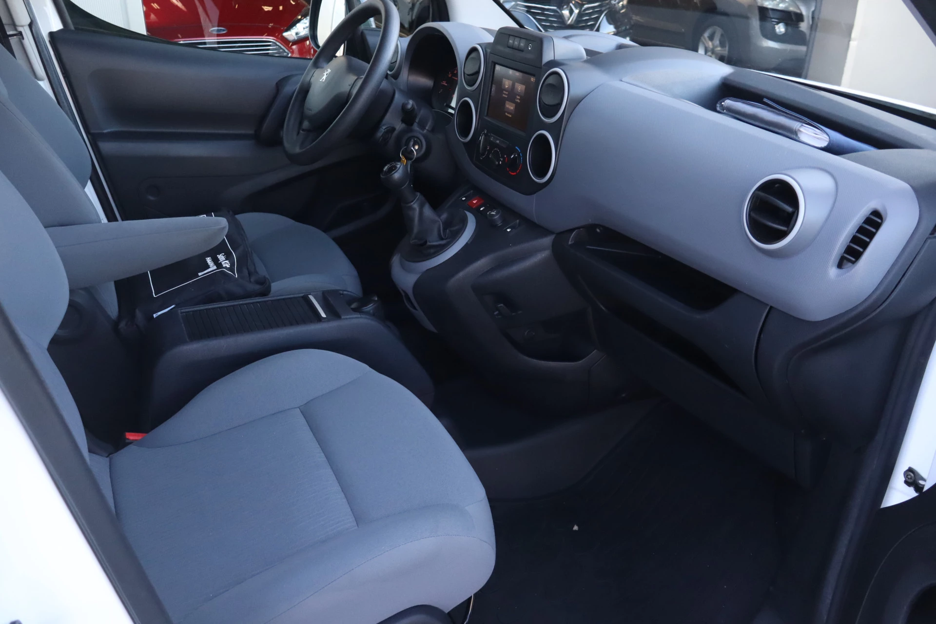 Hoofdafbeelding Peugeot Partner