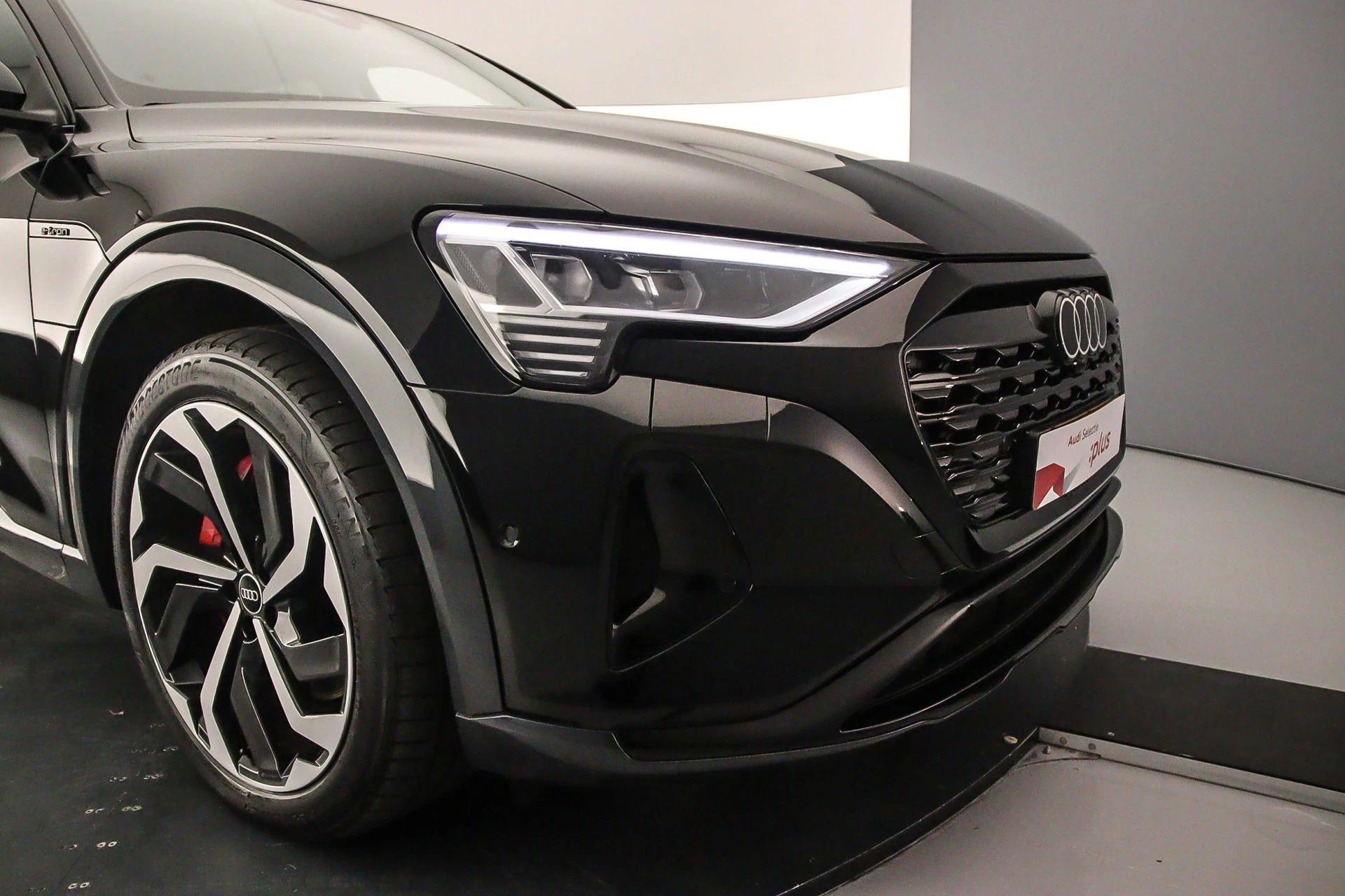 Hoofdafbeelding Audi Q8 e-tron