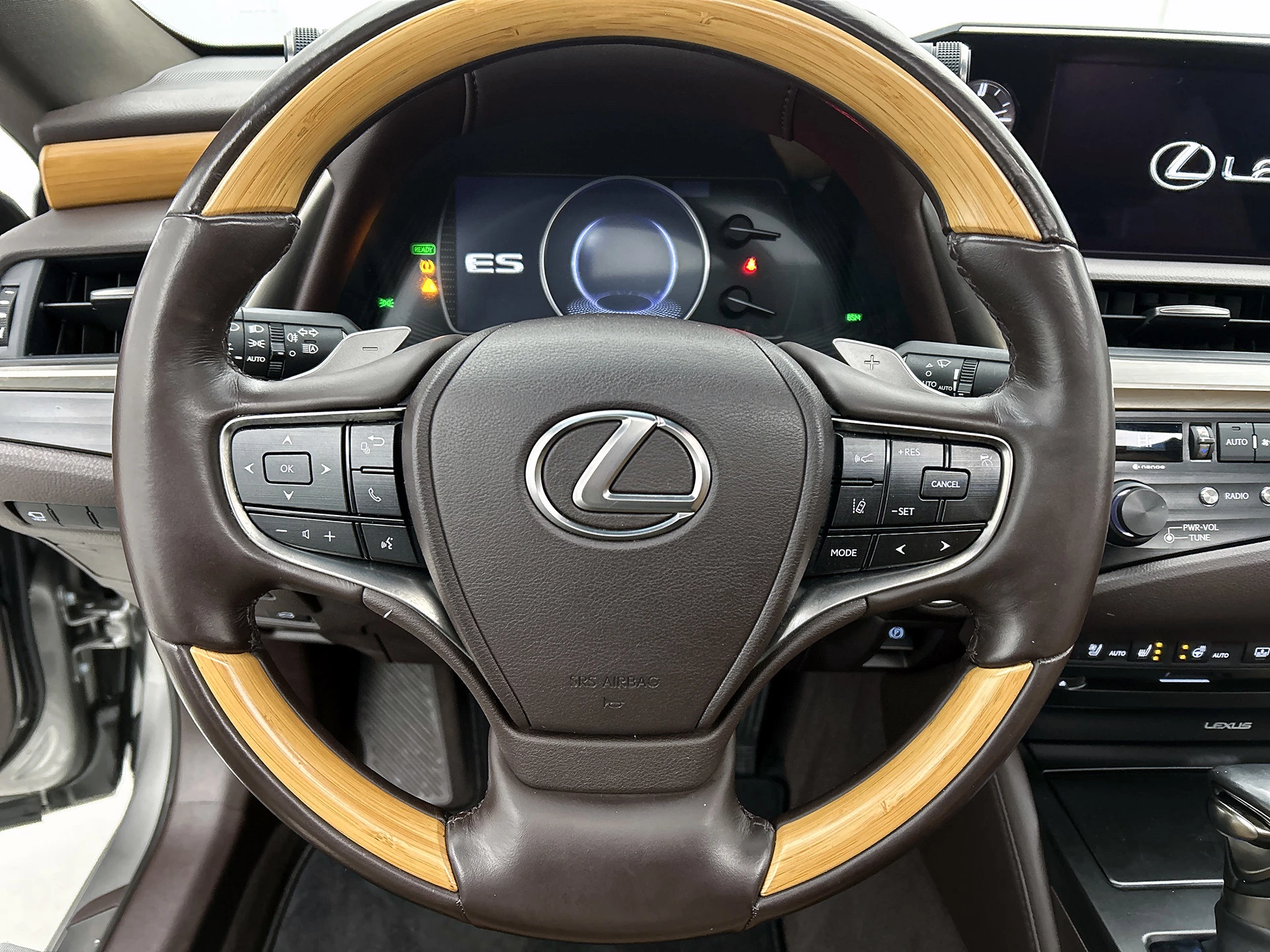 Hoofdafbeelding Lexus ES