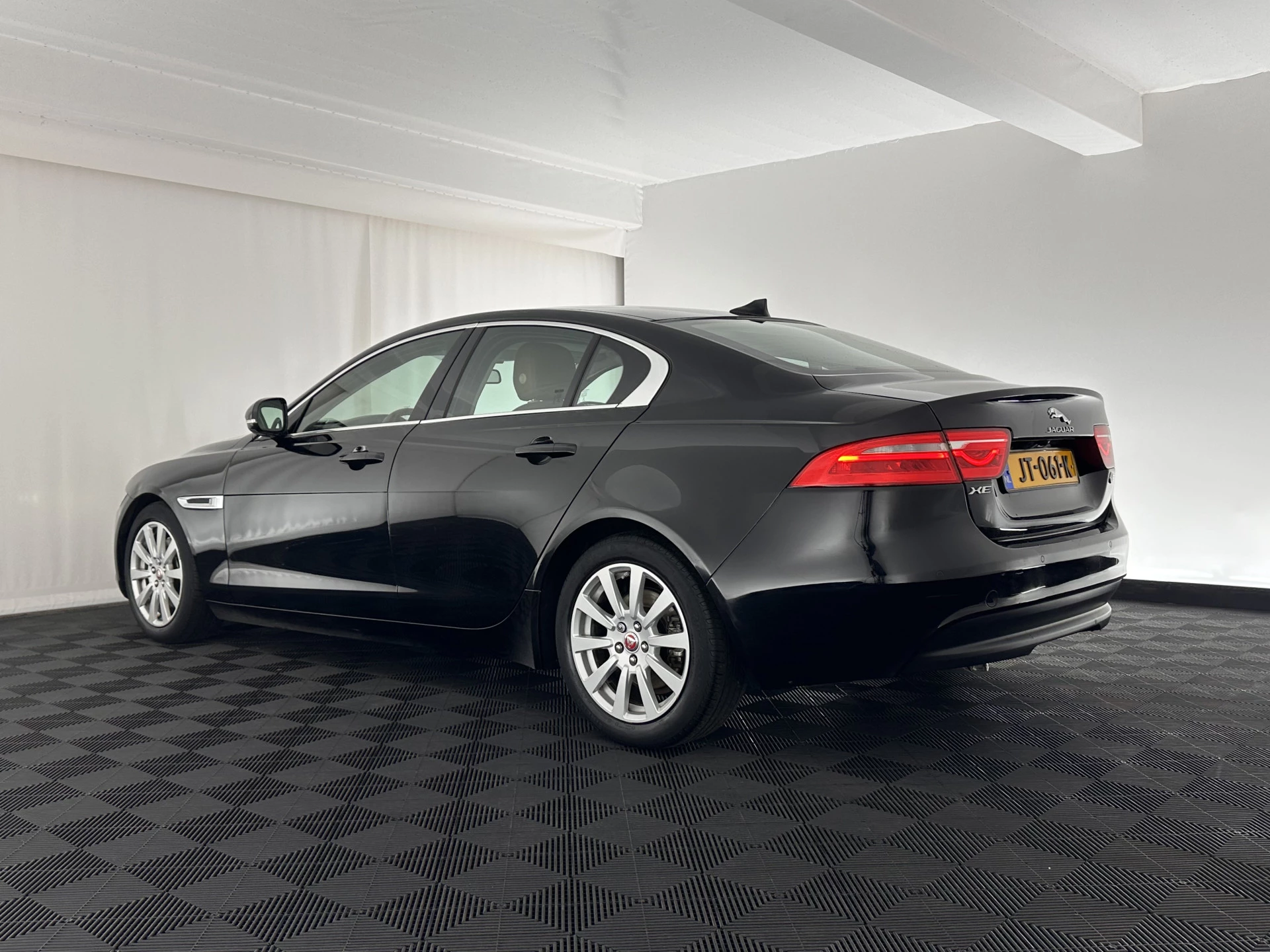 Hoofdafbeelding Jaguar XE