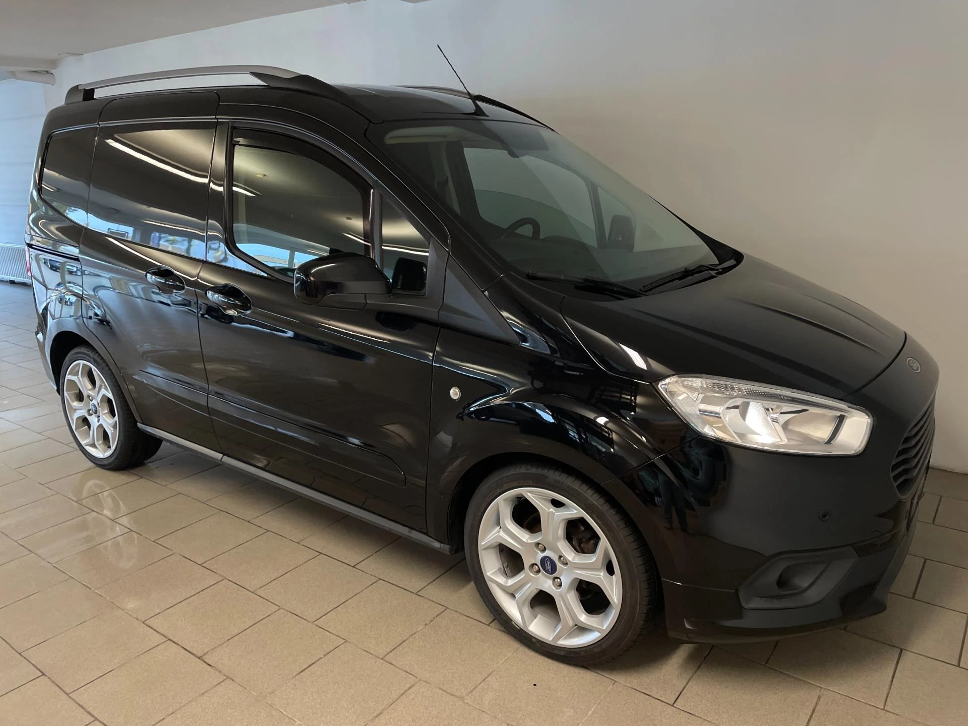 Hoofdafbeelding Ford Transit Courier