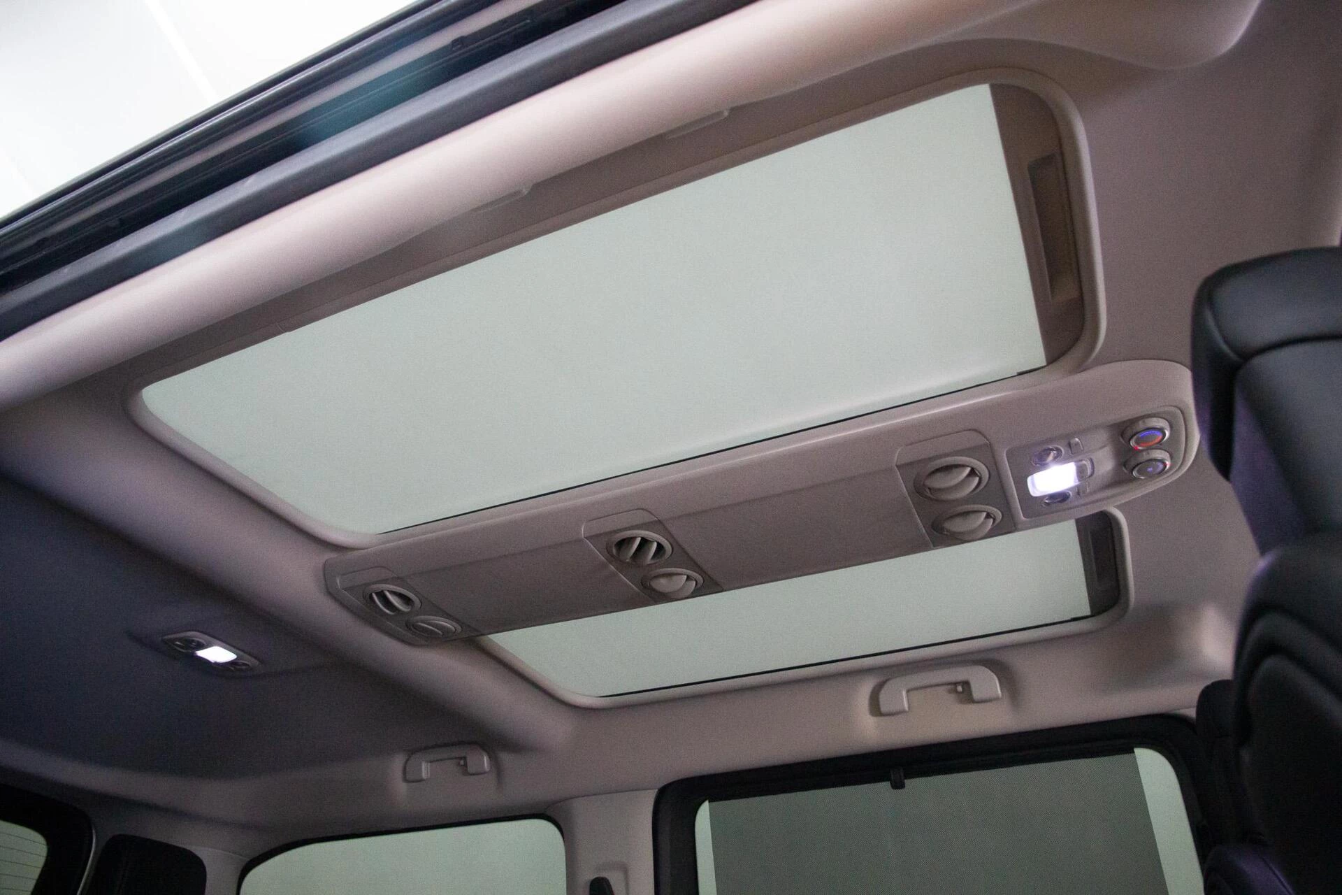 Hoofdafbeelding Peugeot e-Traveller