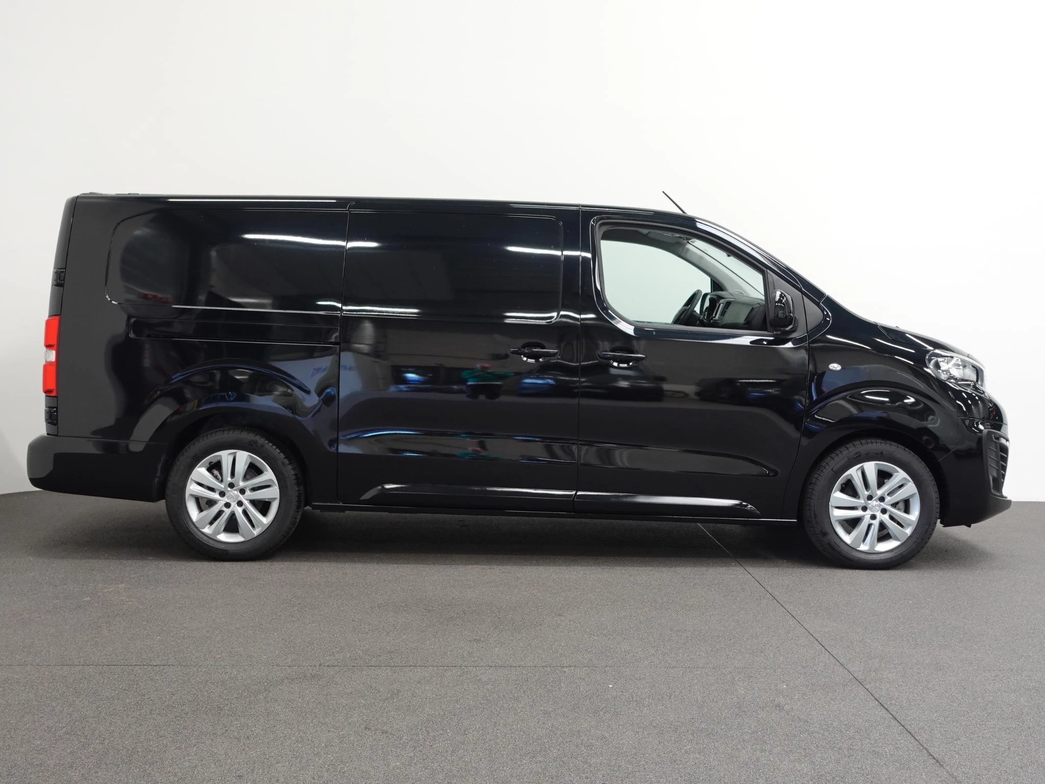 Hoofdafbeelding Peugeot e-Expert