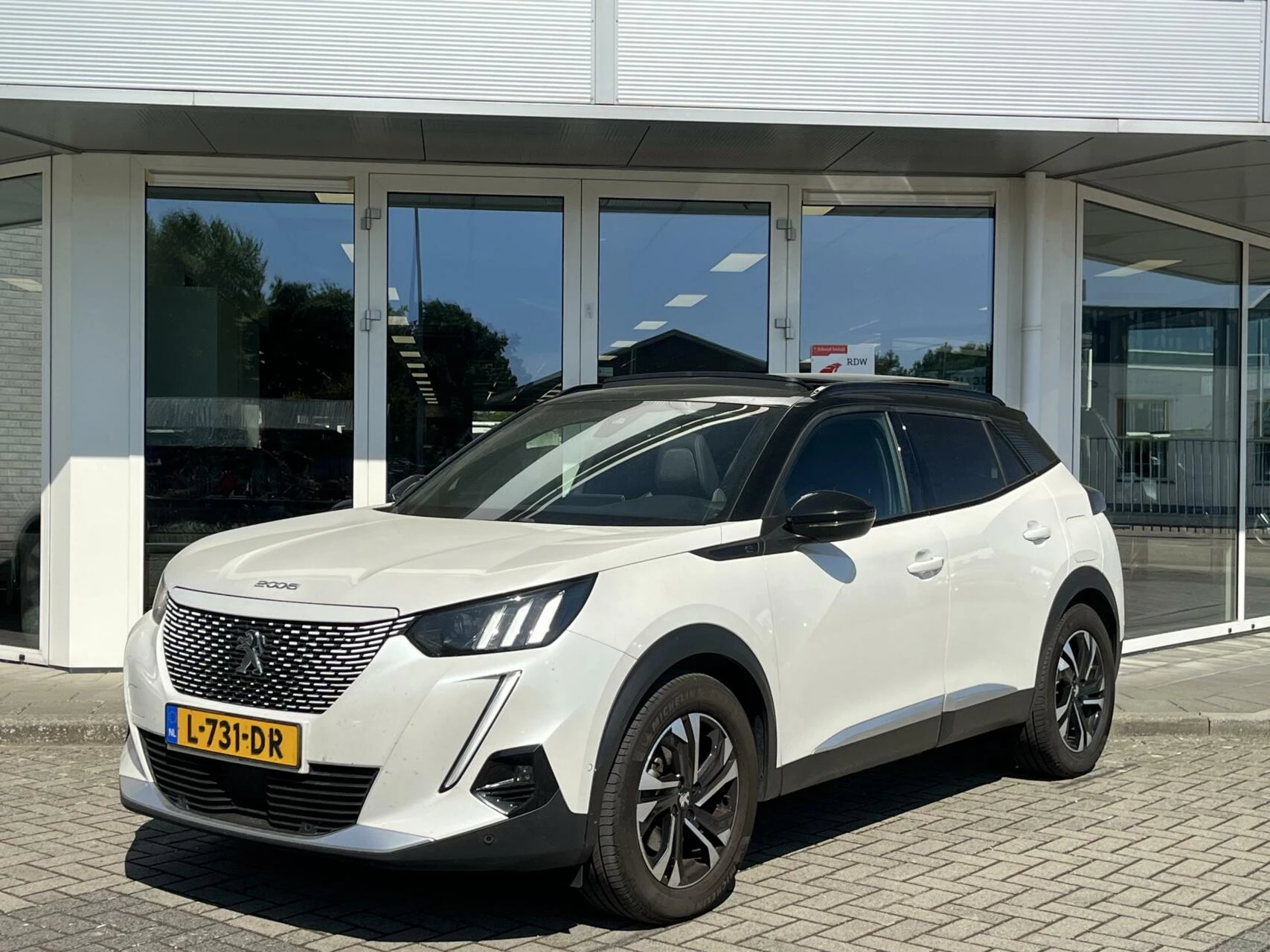 Hoofdafbeelding Peugeot e-2008