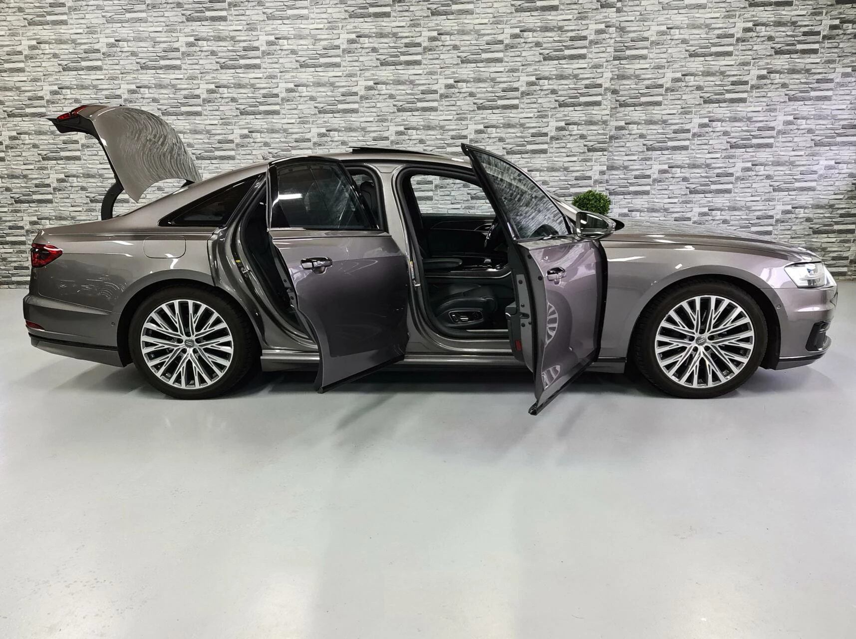 Hoofdafbeelding Audi A8