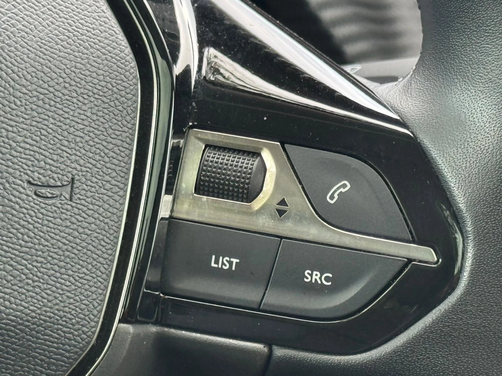 Hoofdafbeelding Peugeot e-2008