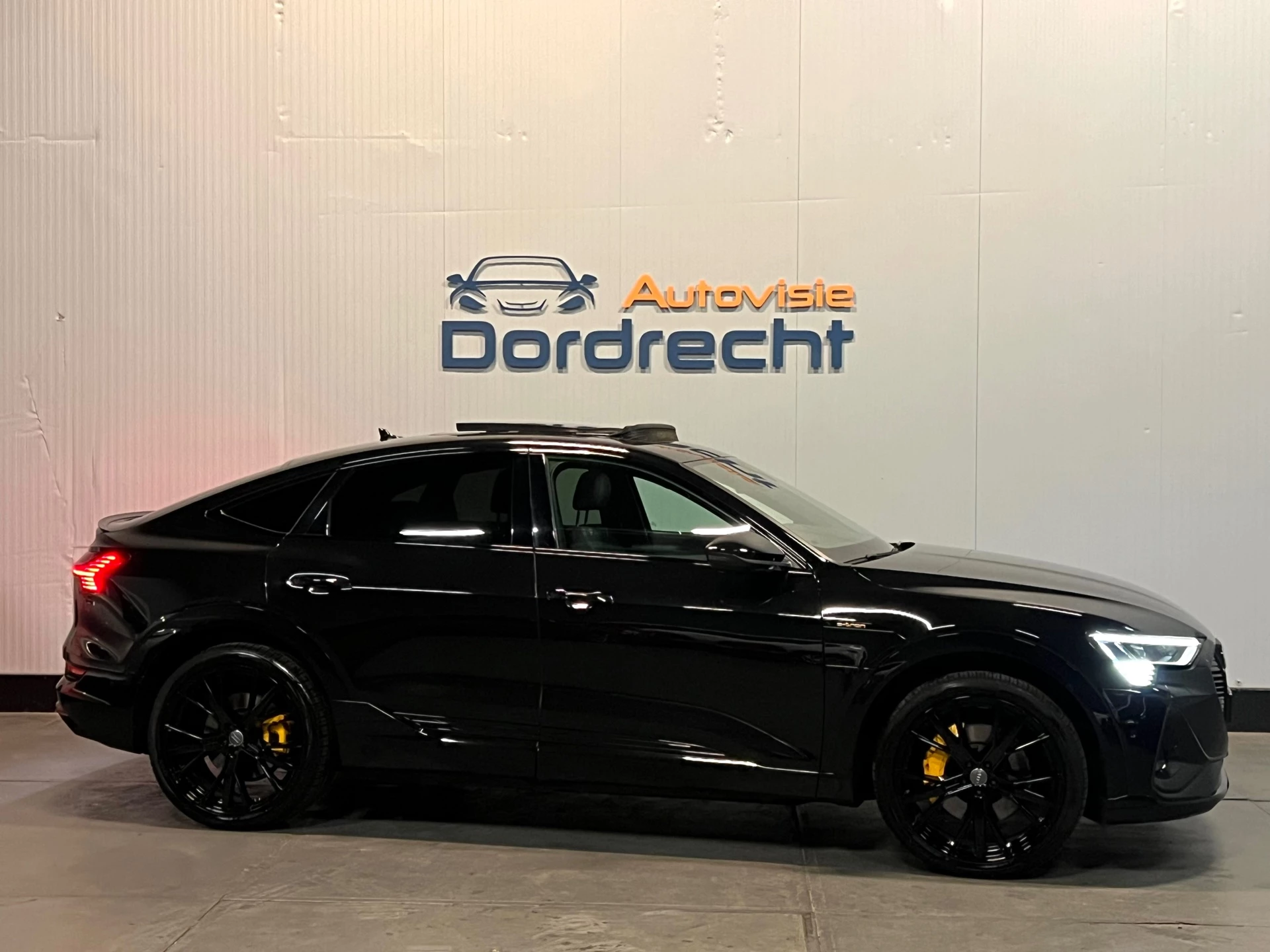 Hoofdafbeelding Audi e-tron