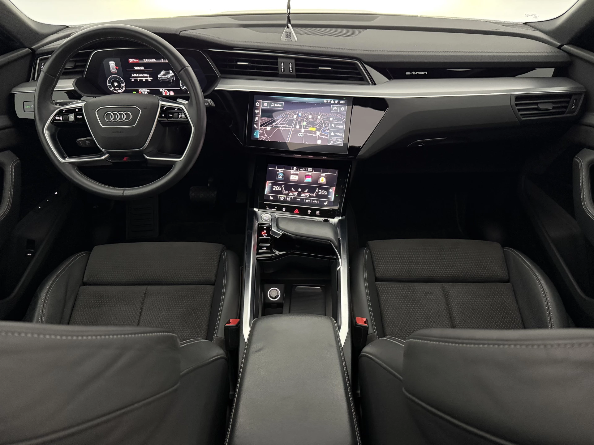 Hoofdafbeelding Audi e-tron