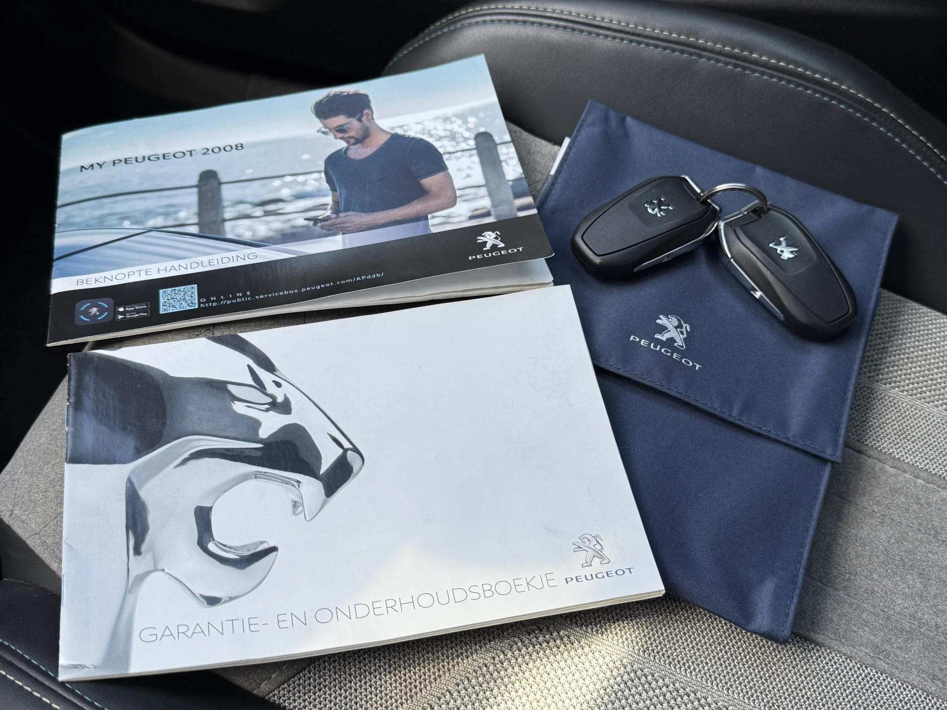 Hoofdafbeelding Peugeot e-2008